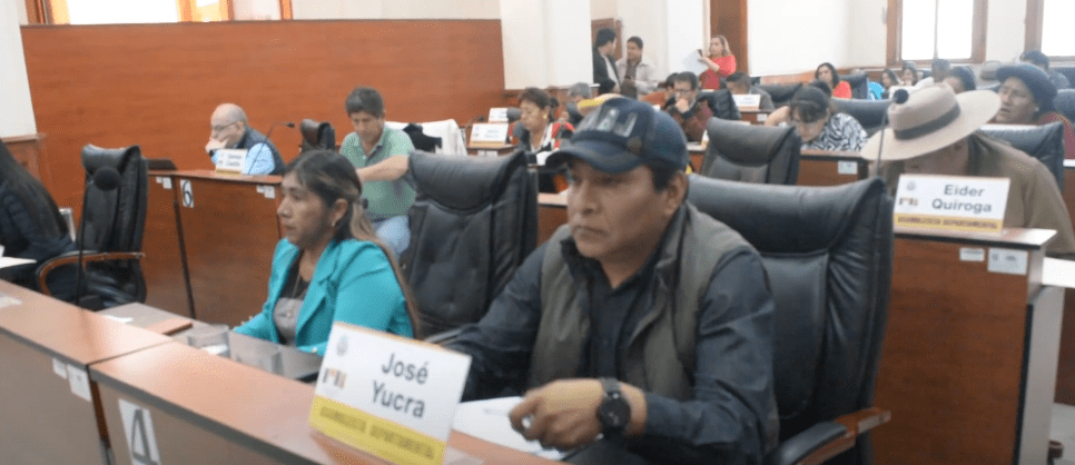 ASAMBLEA ANALIZA REDUCIR 50% LOS SALARIOS DE AUTORIDADES DEPARTAMENTALES EL SUELDO ENTRA EN&nbsp;DEBATE