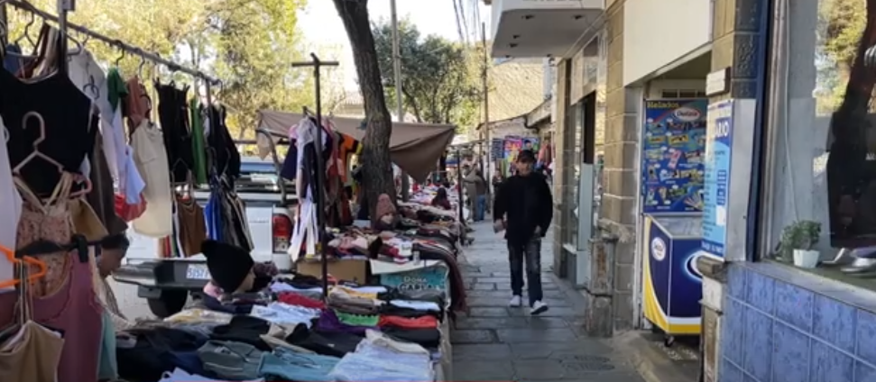 PROLIFERAN VENDEDORES AMBULANTES DESORDENANDO LA&nbsp;CIUDAD