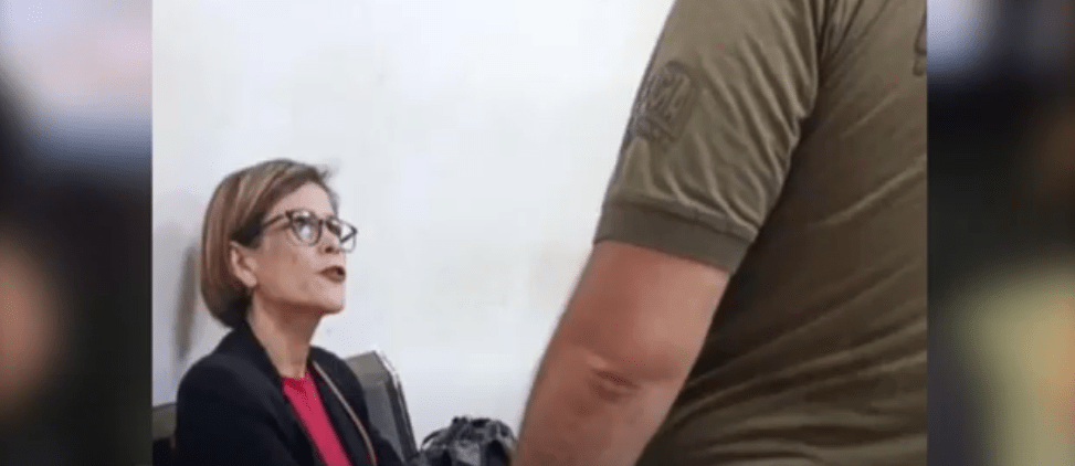 CÍVICOS APOYAN APREHENSIÓN DE MORENO Y EVISTAS LA&nbsp;RECHAZAN