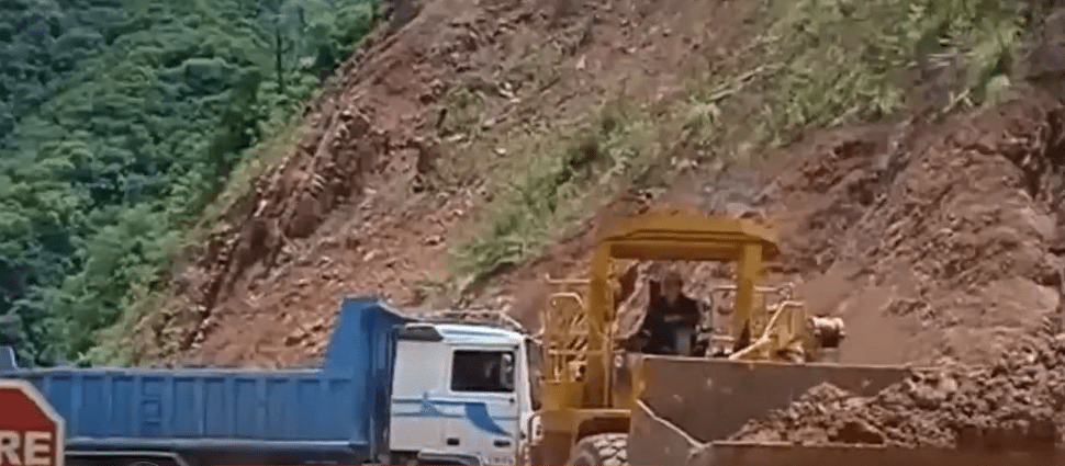 DENUNCIAN INCUMPLIMIENTO EN LIMPIEZA DE DERRUMBES EN “EL&nbsp;ANGOSTO”